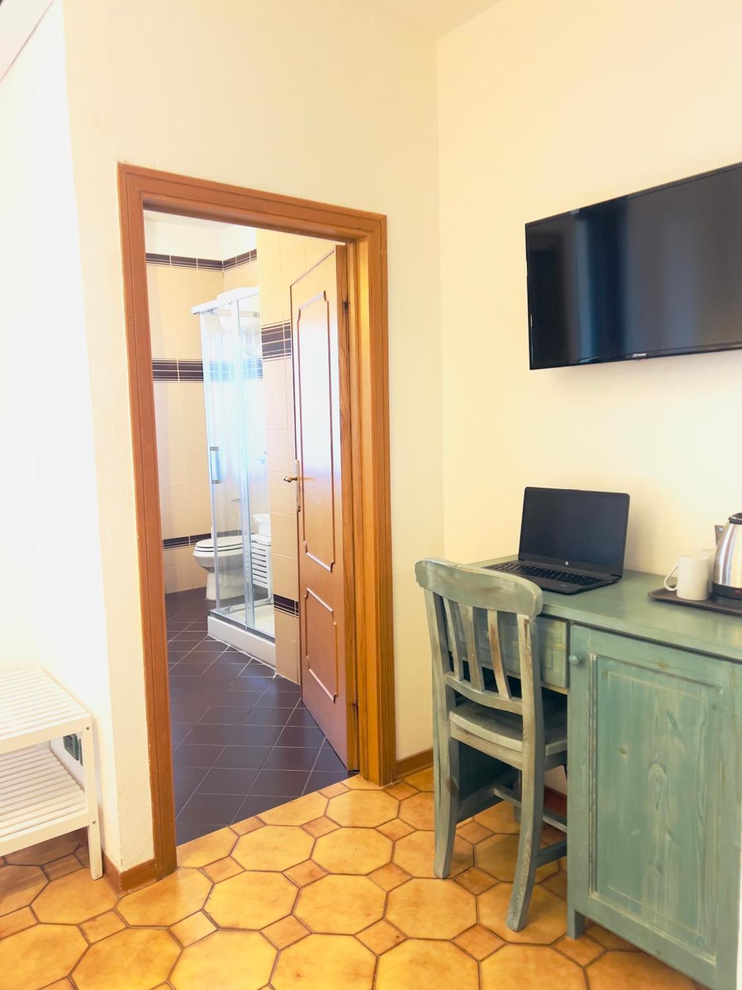 Villa Lavinia B&B Montescudaio Room photo